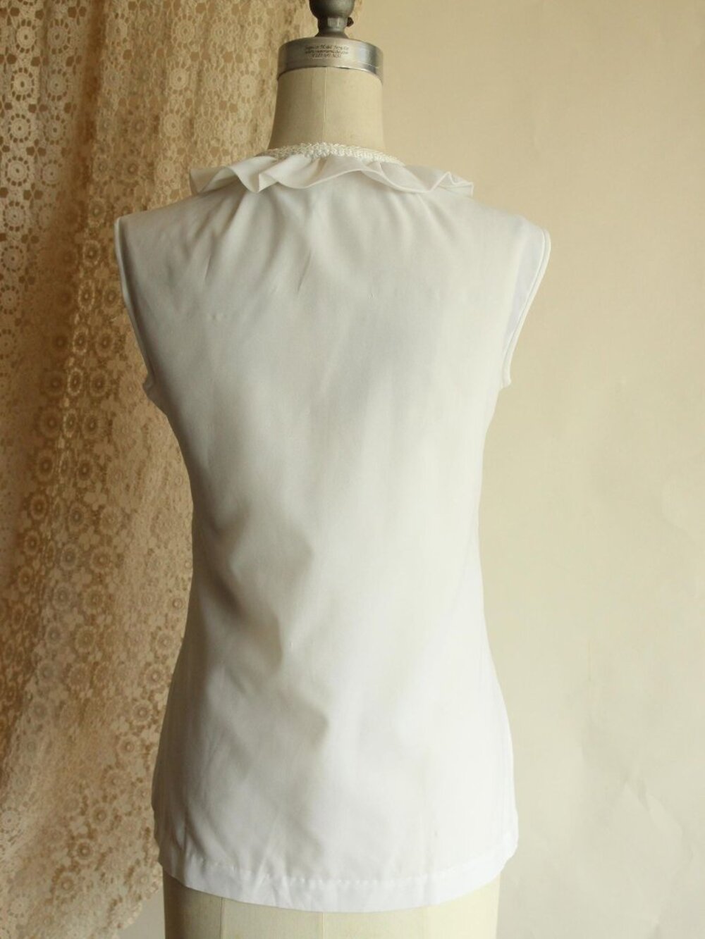 Vintage 1960s Blouse, Fritzi of California White Ruffle Collar Top, Buttons - Picture 11 of 11